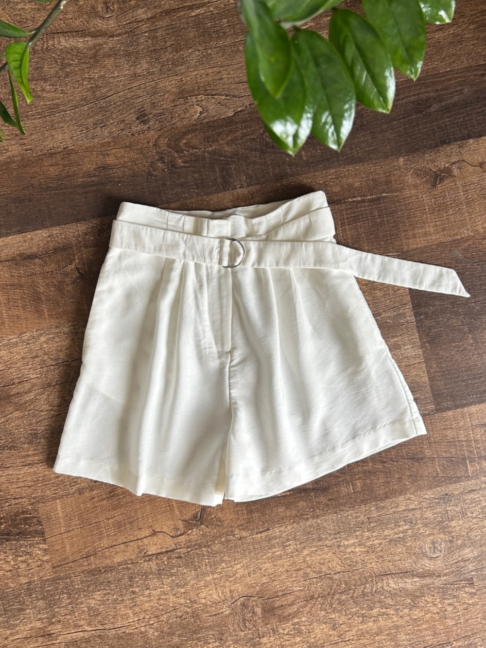 H&M White Pleated Paperbag Belted Shorts D-Ring US Size 4